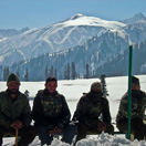 Ski Gulmarg - Gulmarg Images - L'armée au soleil